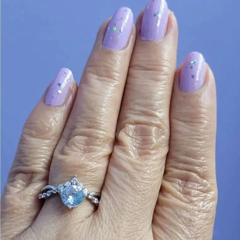 Elegant Simulated Diamonds  exquisitely Designed Women's Wedding Ring